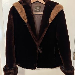 Beautiful vintage fur jacket with a large cape-like semi hood (see photos).